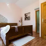 Casa Ivanovac With Pool And Large Front Yard بيت للعطل