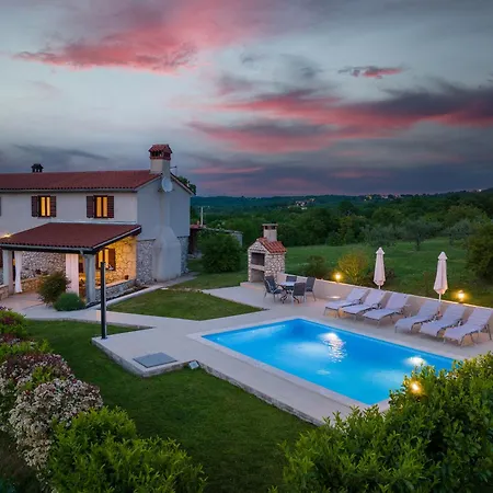 Casa Ivanovac With Pool And Large Front Yard Raša