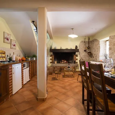 Casa Ivanovac With Pool And Large Front Yard