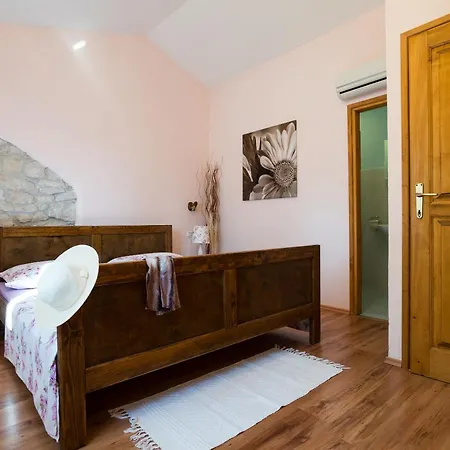 Casa Ivanovac With Pool And Large Front Yard Дом отдыха