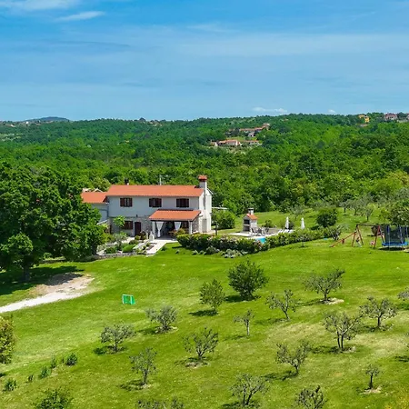 Casa Ivanovac With Pool And Large Front Yard
