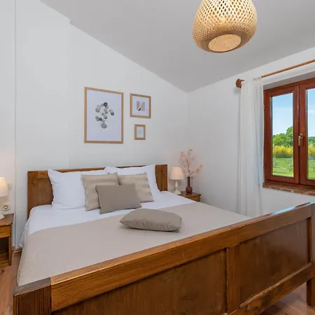 Casa Ivanovac With Pool And Large Front Yard *