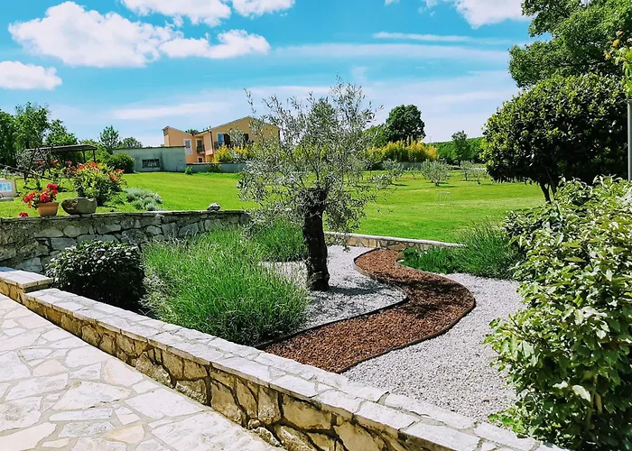Casa Ivanovac With Pool And Large Front Yard Raša