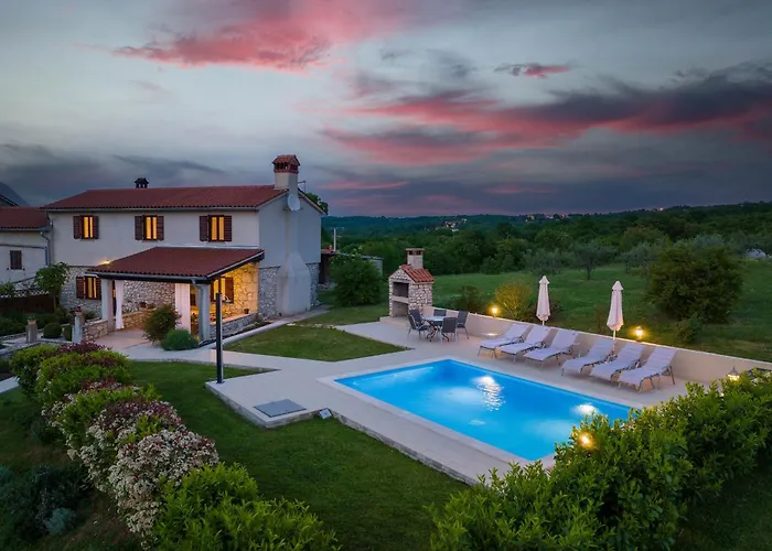 Casa Ivanovac With Pool And Large Front Yard Raša