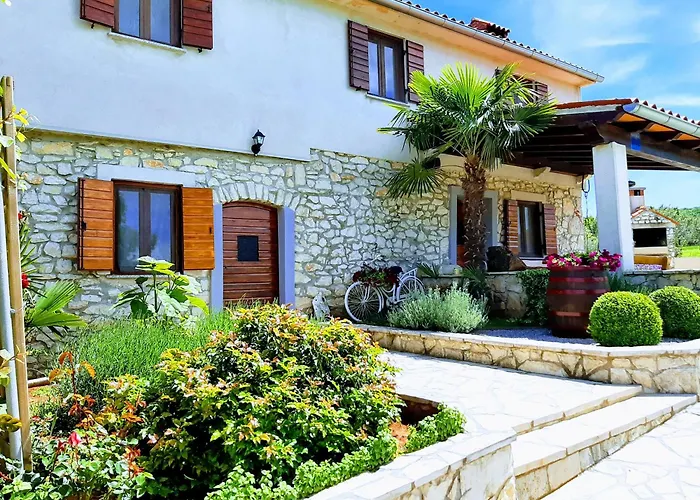 Vakantiehuis Casa Ivanovac With Pool And Large Front Yard *