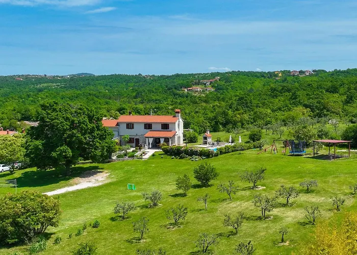 Casa Ivanovac With Pool And Large Front Yard
