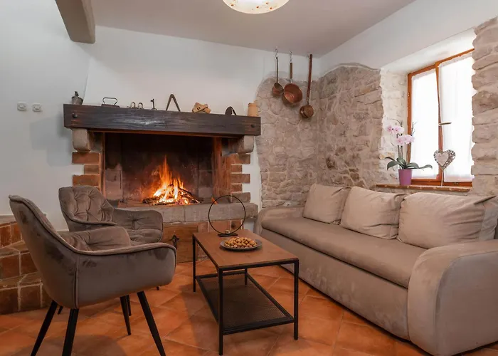 Vakantiehuis Casa Ivanovac With Pool And Large Front Yard