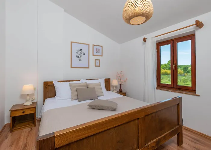 Casa Ivanovac With Pool And Large Front Yard *